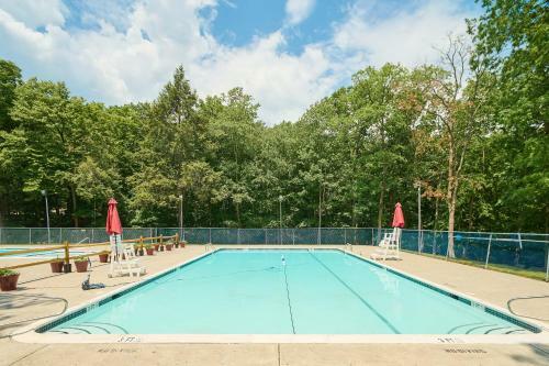 Spacious Renovated 5bd Mansion W/ Jacuzzi/sauna/pool Table