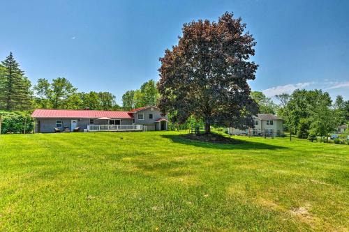 East Stroudsburg Home With Decks And Private Pond