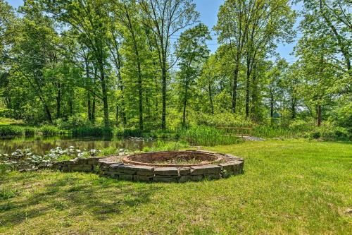 East Stroudsburg Home With Decks And Private Pond