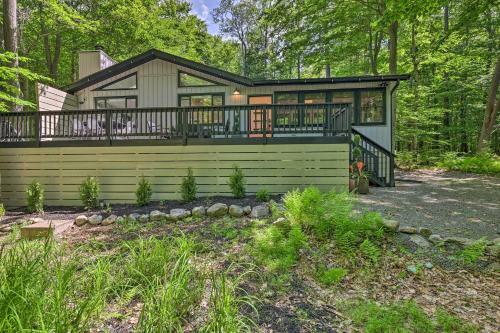 Sweetfern Cabin Retreat Deck And Lake Access