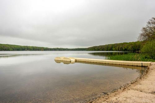 Sweetfern Cabin Retreat Deck And Lake Access
