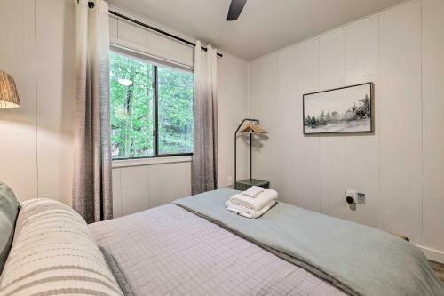 Sweetfern Cabin Retreat Deck And Lake Access