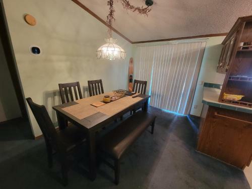 Camp Not Found - 3 Queen Bedrooms By The Lake