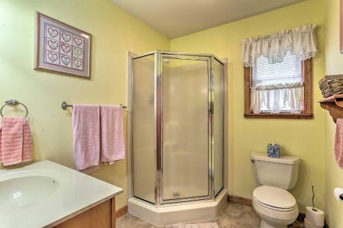 Cozy Lake Ariel Home With Community Amenities!