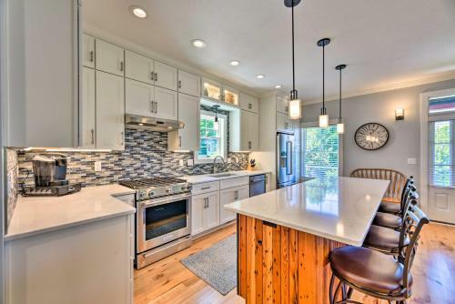 Charming Lake Erie Getaway Walk To Beach!