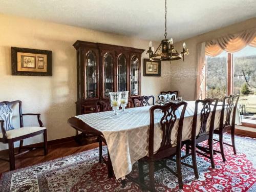 Cheerful Five-bedroom Villa With Fireplaces