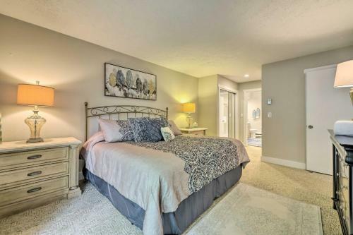 Lakefront Pocono Pines Paradise With Deck!