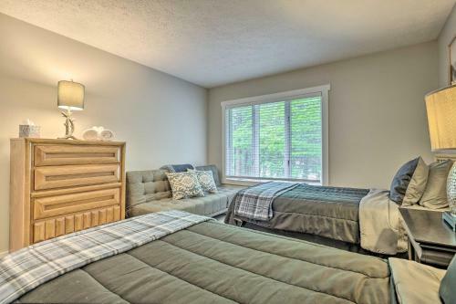 Lakefront Pocono Pines Paradise With Deck!
