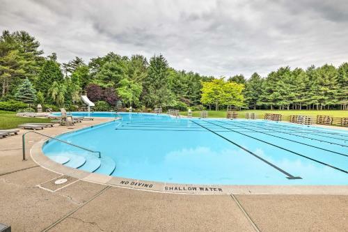 Lakefront Pocono Pines Paradise With Deck!