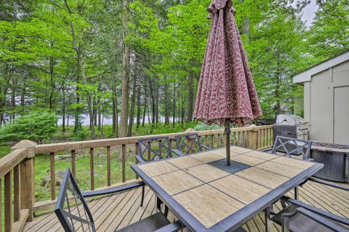 Lakefront Pocono Pines Paradise With Deck!
