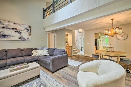 Lakefront Pocono Pines Paradise With Deck!