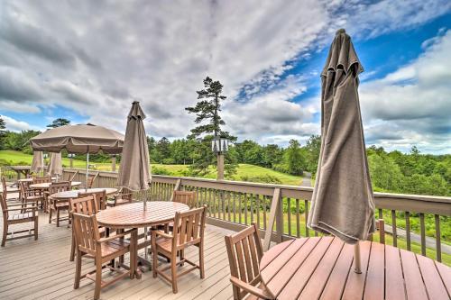 Lakefront Pocono Pines Paradise With Deck!