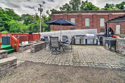 Pittsburgh Home With Pool, Fire Pit And Game Room