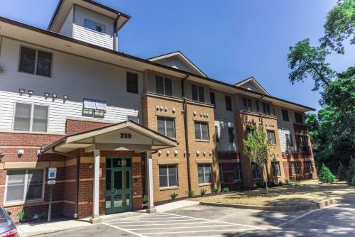 Chic Modern 3br Apartment In Oak Hill By Stay Gia