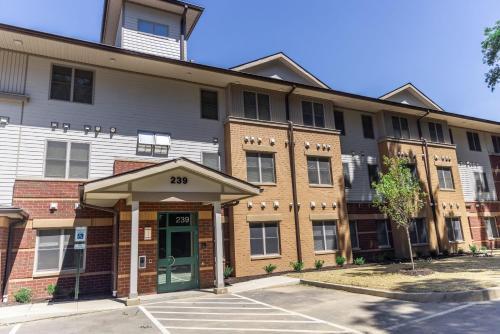Chic Modern 3br Apartment In Oak Hill By Stay Gia