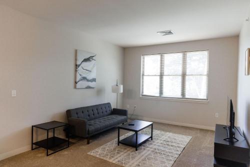 Chic Modern 3br Apartment In Oak Hill By Stay Gia