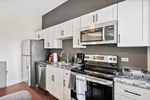 Modern Upscale 2br Apartment In Carson By Stay Gia