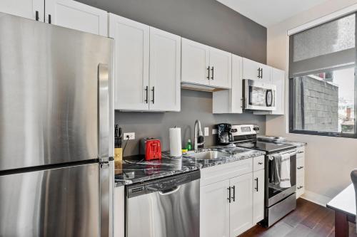 Modern Upscale 2br Apartment In Carson By Stay Gia