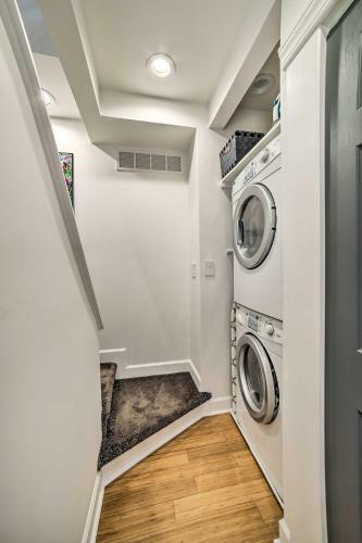 Convenient And Chic Pittsburgh Home With Patio!