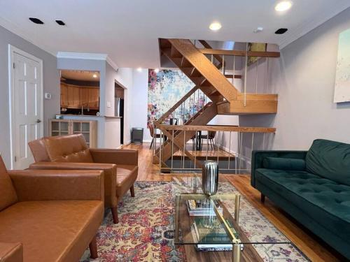 Apartamento Beautiful Townhouse With Patio, Deck & Parking (d)