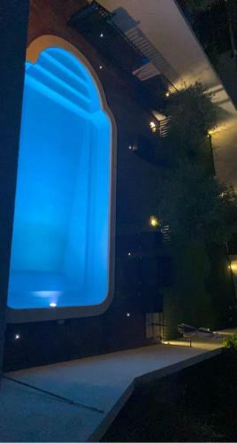 Bas De Villa Avec Piscine, Sauna, Jacuzzi Et Salle De Sport