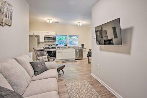 Pet-friendly Central Cottage 2 Mi To Clemson
