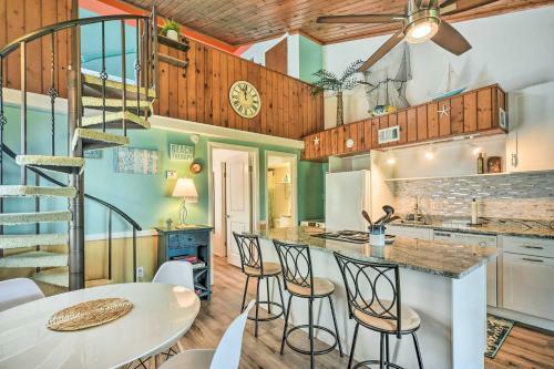 Apartamento Island Condo With Balcony, Golf Course Views!