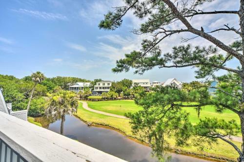 Apartamento Island Condo With Balcony, Golf Course Views!