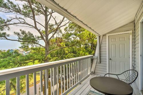 Apartamento Island Condo With Balcony, Golf Course Views!
