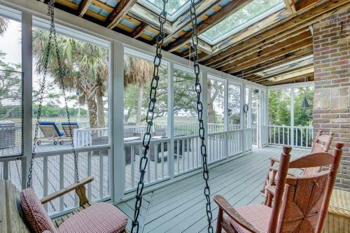 Under The Oaks - Island Living At Its Best