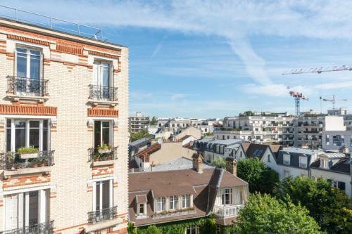 Bright 79 M Apartment Near Paris