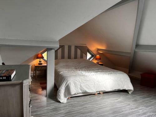 Agr�able Maison De Ville Avec Chemin�e Et Jardin