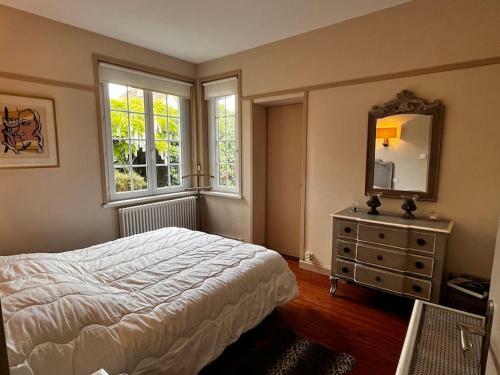 Agr�able Maison De Ville Avec Chemin�e Et Jardin