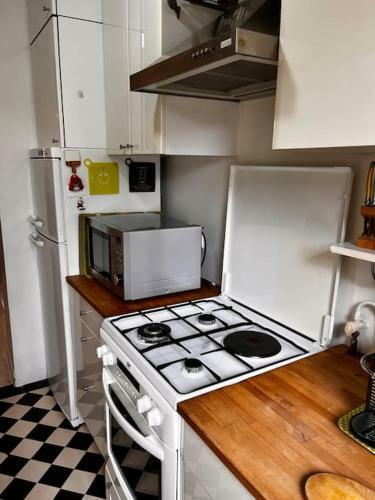 Agr�able Maison De Ville Avec Chemin�e Et Jardin