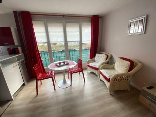 Apartamento Studio Avec Parking Priv� Au C?ur Du Tr�port