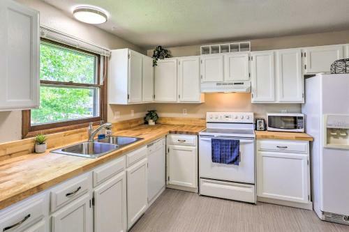 Charming Rapid City Apartment Walk To Lake!
