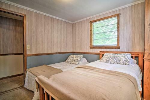 Lakefront Cabin In Inspiration Cove With Dock!