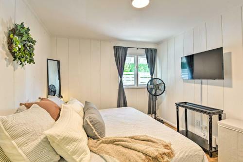 Stylish Cabin With Hot Tub On 6 Private Acres!