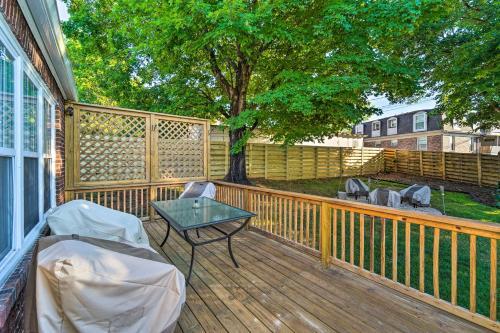 Modern, Sun-lit Retreat With Fire Pit And Yard!