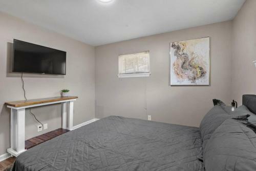 Astonishing 4 Bedroom Home With Greenery Wall