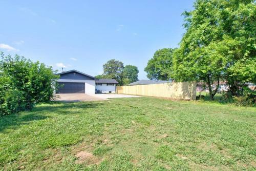 Astonishing 4 Bedroom Home With Greenery Wall