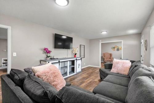 Astonishing 4 Bedroom Home With Greenery Wall