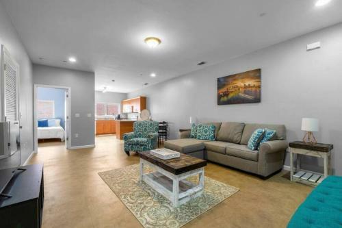 Mellow 1 Bedroom Apartment With 2 Full Size Beds