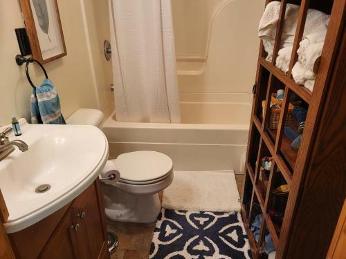Secluded Cabin Living In This 3 Bedroom 1 Bath Cabin