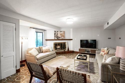 Apartamento Knoxville's Historic Tile House, Private Pool!
