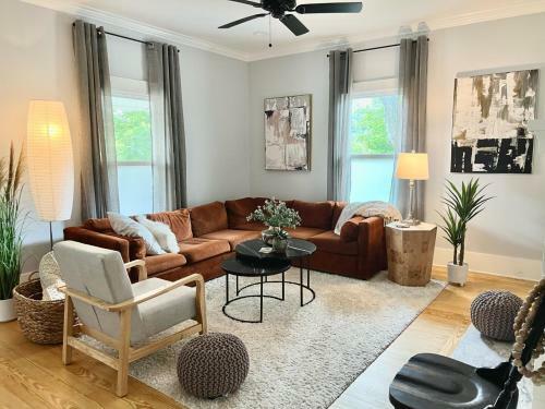 Apartamento Hip & Spacious 3br W/ Firepit & Large Yard