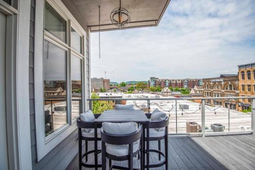 Apartamento Largest Rooftop W Firepit - Vaulted Luxe Penthouse
