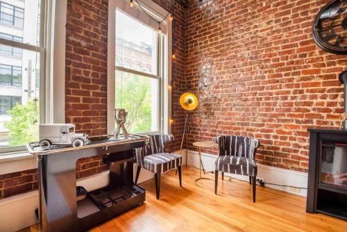 Apartamento Largest Rooftop W Firepit - Vaulted Luxe Penthouse