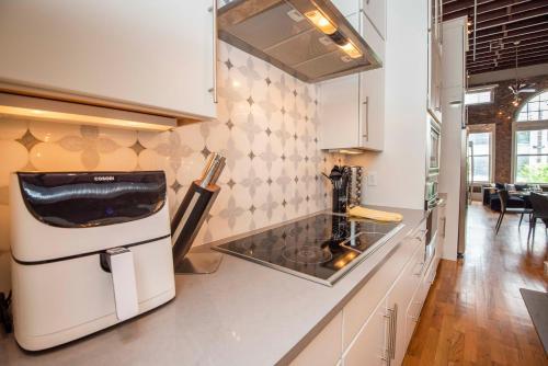 Apartamento Largest Rooftop W Firepit - Vaulted Luxe Penthouse
