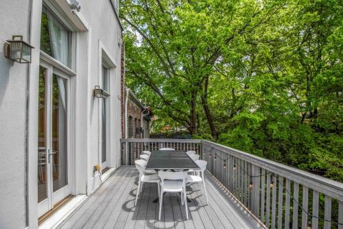 Apartamento Largest Rooftop W Firepit - Vaulted Luxe Penthouse